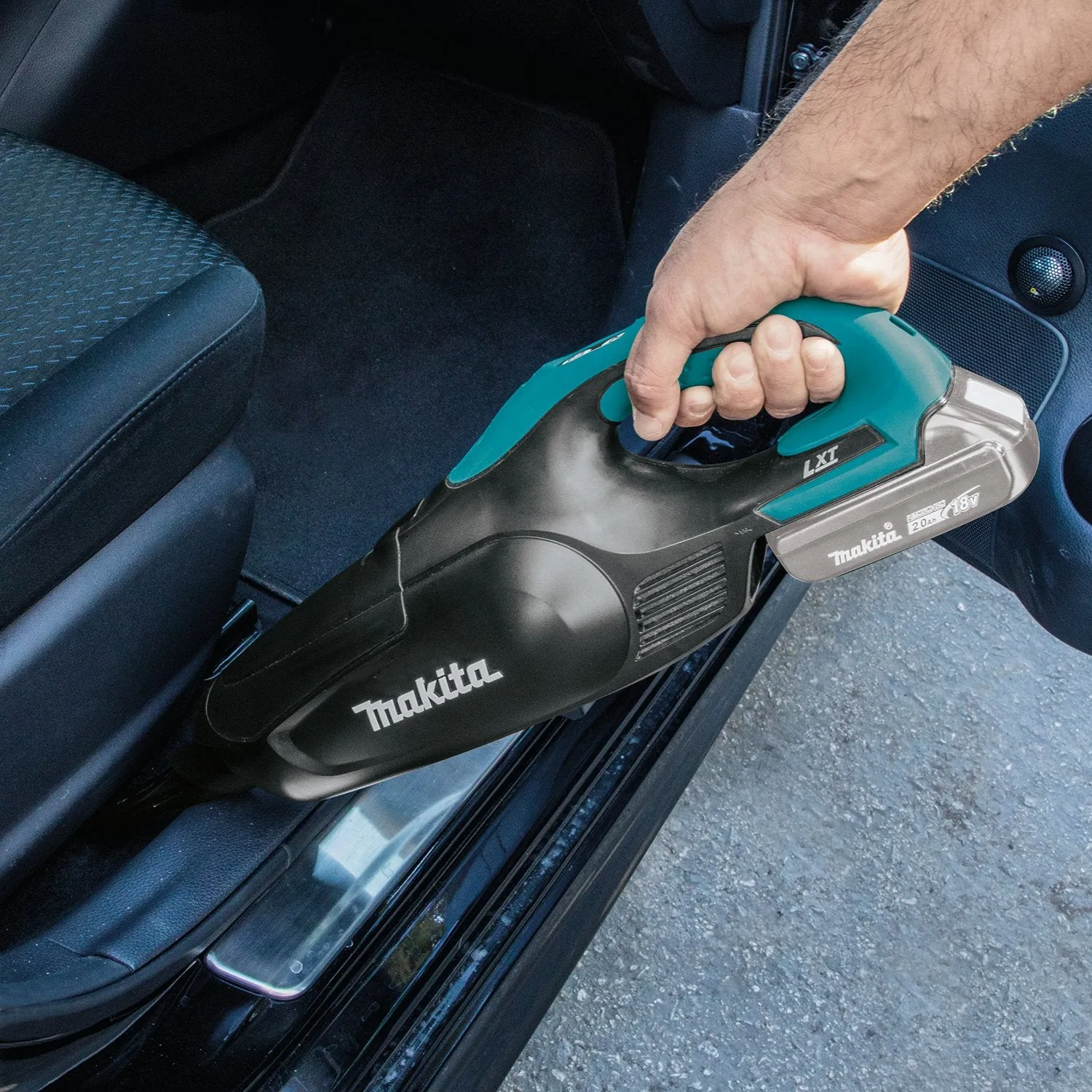 Makita (XLC01ZB) 18V LXT® Speed Compact Stick Vacuum, w/Push Button (Tool Only)